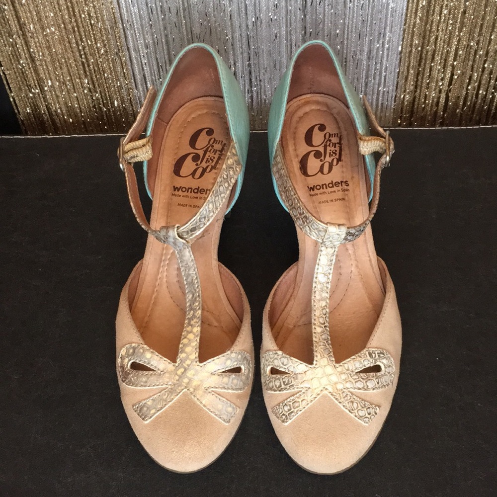 Wonders Metallic Leather Bow T-straps